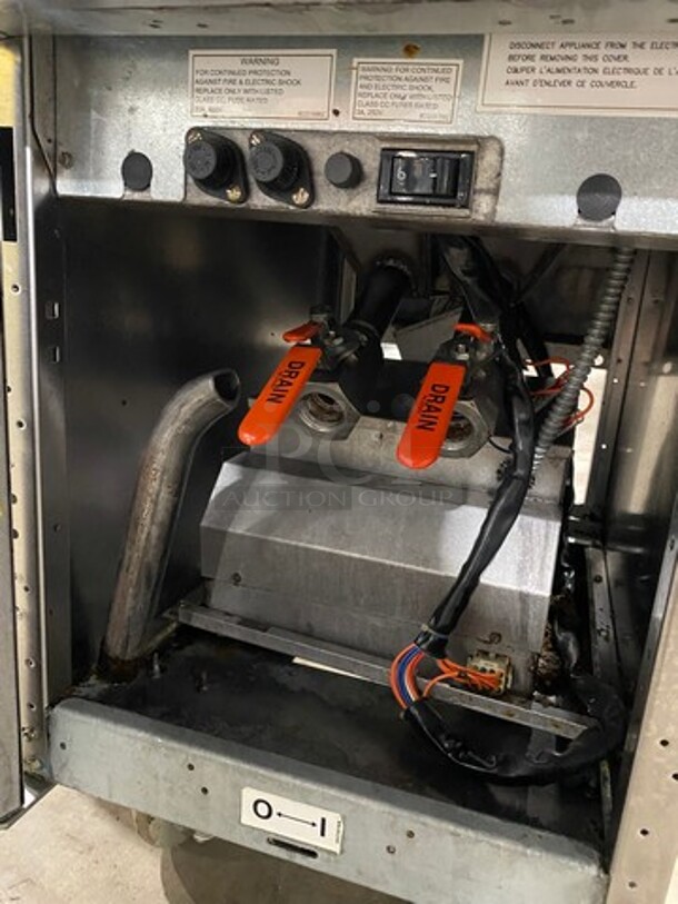 Frymaster Commercial Electric Powered Split Bay Deep Fat Fryer! With Metal Frying Baskets! With Side Splashes! All Stainless Steel! On Casters! Model: RE1142SE SN: 1508NA0057 208V 60HZ 3 Phase - Image 7 of 10