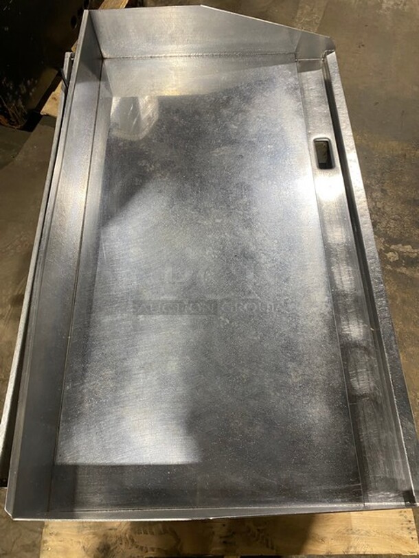 Sweet! Lang Commercial Countertop Natural Gas Powered Mirror Shine Polish Top Flat Top Griddle! With Back And Side Splashes! All Stainless Steel! MODEL 2486CNATSH SN:GT2480818A0001  - Image 5 of 10