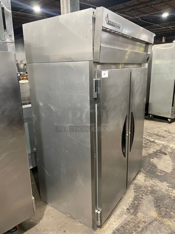 Victory Commercial 2 Door Refrigerator! With Left Side Built In Sheet Pan Racks! All Stainless Steel! With Poly Coated Racks! 115V 1 Phase! Model: VR-2 SN: M0392015! - Image 3 of 10