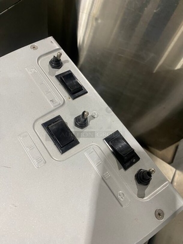 Hamilton Beach Commercial Countertop Professional 3 Spout Beverage/ Milkshake Mixer! Model: HMD400 SN: J2971L00290 120V - Image 5 of 10