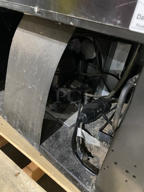 SWEET! Dixie Narco Metal Commercial Can Vending Machine w/ Cash and Coin Acceptor! MODEL DN276E SN:09856706AZ 115V 1PH  - Image 9 of 9