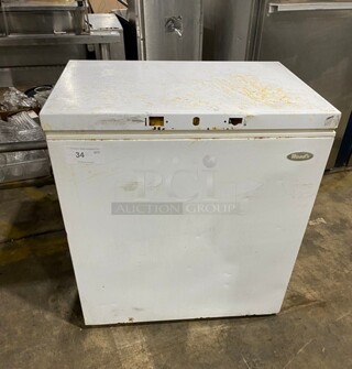 W.C Woods Commercial Chest Freezer! MODEL C07BBA SN: 092510601 115V
