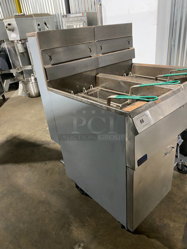 Pitco Frialator Commercial Natural Gas Powered 2 Bay Deep Fat Fryer! With Back Splash! With 4 Metal Frying Baskets! All Stainless Steel! On Casters! - Image 2 of 10