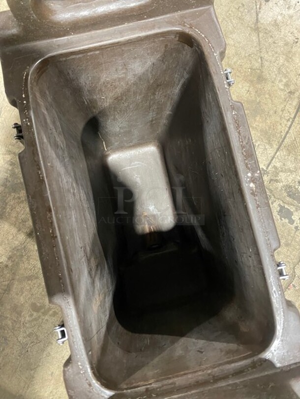 Cambro Insulated Beverage Dispenser! 2x Your Bid! - Image 6 of 8