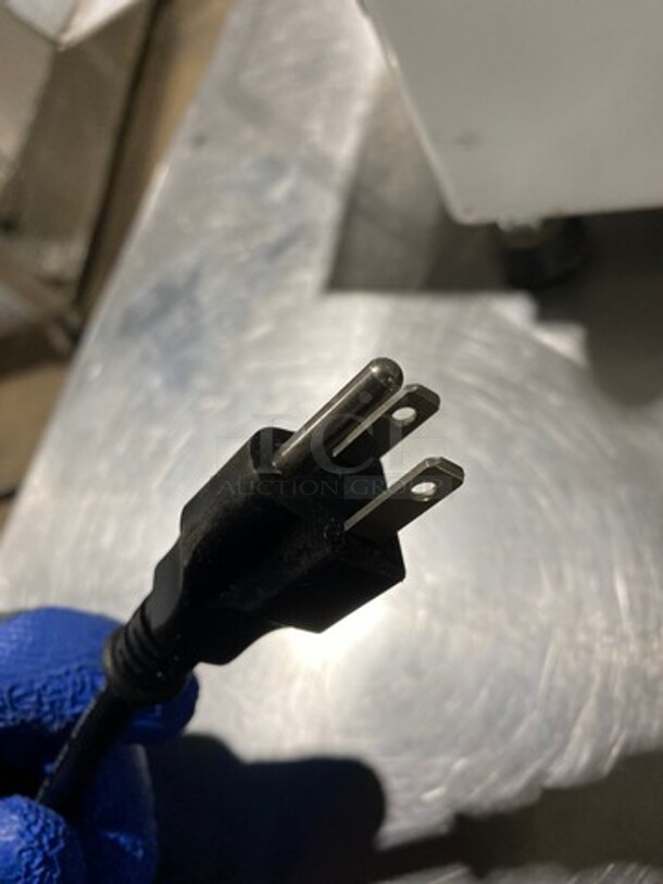 LATE MODEL! 2019 Two Thousand Commercial Countertop Bread Loaf Slicer! Model: TTD7B 110V 60HZ 1 Phase - Image 10 of 10