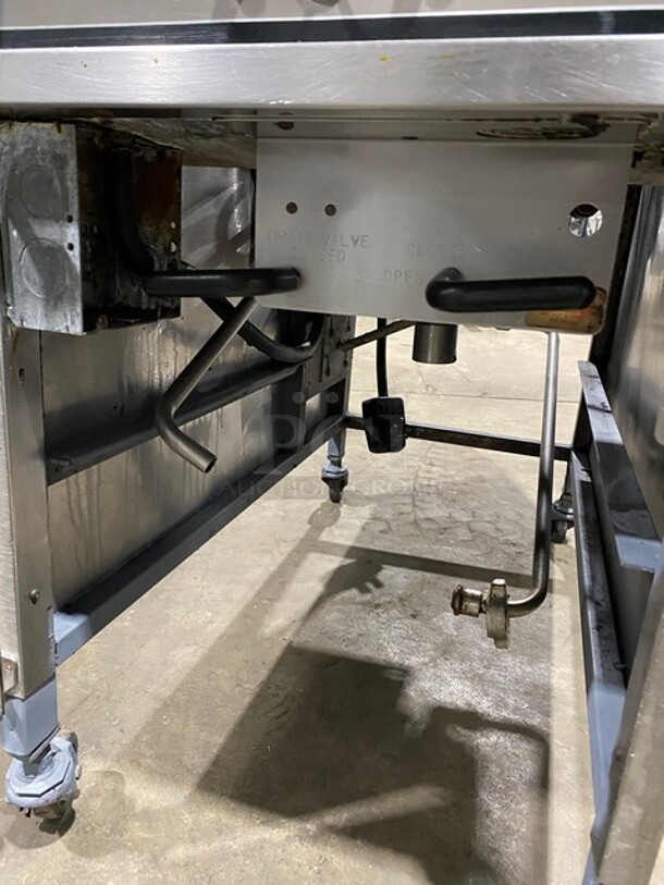 Henny Penny Commercial Electric Powered Pressure Fryer! All Stainless Steel! On Casters! Model: 500 - Image 9 of 11