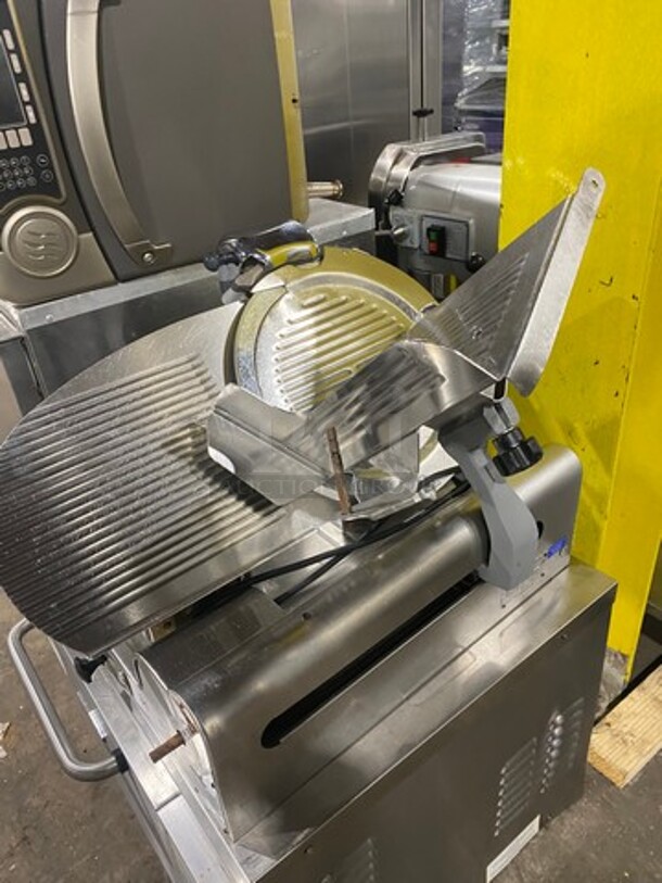 Globe Commercial Countertop Deli/ Meat Slicer! All Stainless Steel! Model: 3600P SN: 3606844 115V 60HZ 1 Phase - Image 3 of 10