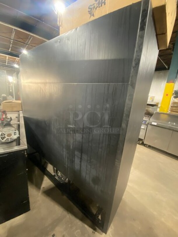 True Commercial 3 Door Reach In Cooler Merchandiser! With View Through Doors! Poly Coated Racks! Model: GDM69 SN: 4009937 115V 60HZ 1 Phase - Image 4 of 9