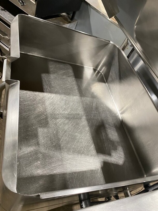 WOW! Groen Natural Gas Powered ECLIPSE SERIES Tilted Braising Pan/Tilt Skillet! All Stainless Steel! Thermostatic Controlled! ModelWOW! Groen Natural Gas Powered ECLIPSE SERIES Tilted Braising Pan/Tilt Skillet! All Stainless Steel! Thermostatic Controlled! Model BPM40G Serial J14907615! On Legs! Serial J14907615! On Legs! - Image 5 of 10