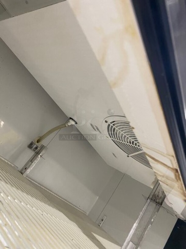 True Commercial 2 Door Reach In Cooler! Poly Coated Racks! All Stainless Steel! Model: T49 SN: 6950022 115V 60HZ 1 Phase - Image 5 of 7