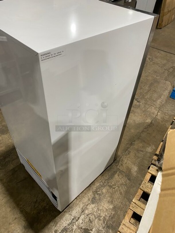 NEW! OUT OF THE BOX! SCRATCH-N-DENT! Whynter Commercial Single Door 10.6 cu. ft. Reach In Cooler Merchandiser! With View Through Door! With Poly Coated Racks!  Model: CBM1060XLW 115V - Image 4 of 9