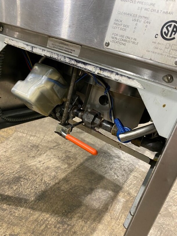 WOW! Broaster Natural Gas Powered Heavy Duty Commercial Pressure Fryer! Smart Touch Screen! On Casters!  MODEL 1800GH - Image 7 of 9
