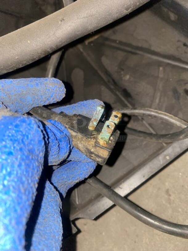 True Commercial 2 Door Reach In Cooler! Poly Coated Racks! All Stainless Steel! Model: T49 SN: 6950022 115V 60HZ 1 Phase - Image 7 of 7