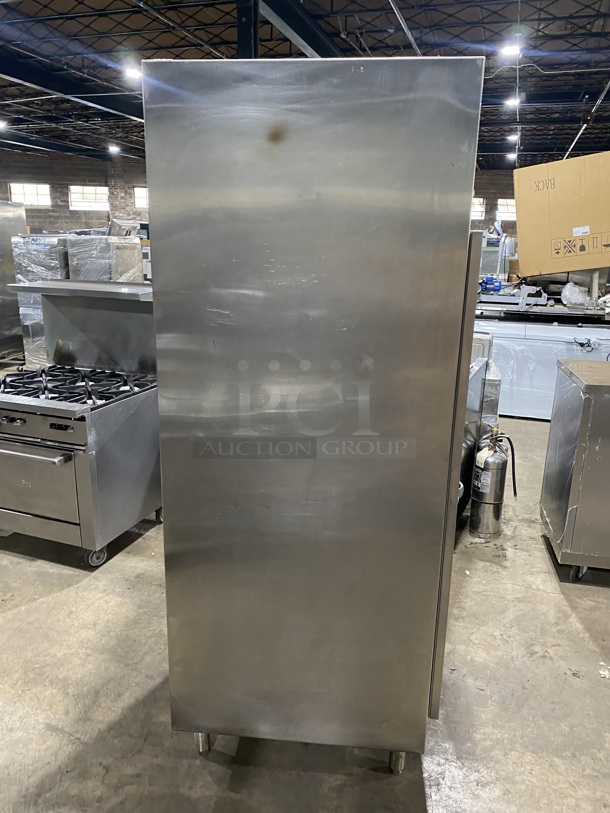 Traulsen Commercial Single Door Reach In Cooler! All Stainless Steel! On Legs! MODEL RHT132WREFHS SN: T239710I98 115V 1PH - Image 3 of 9