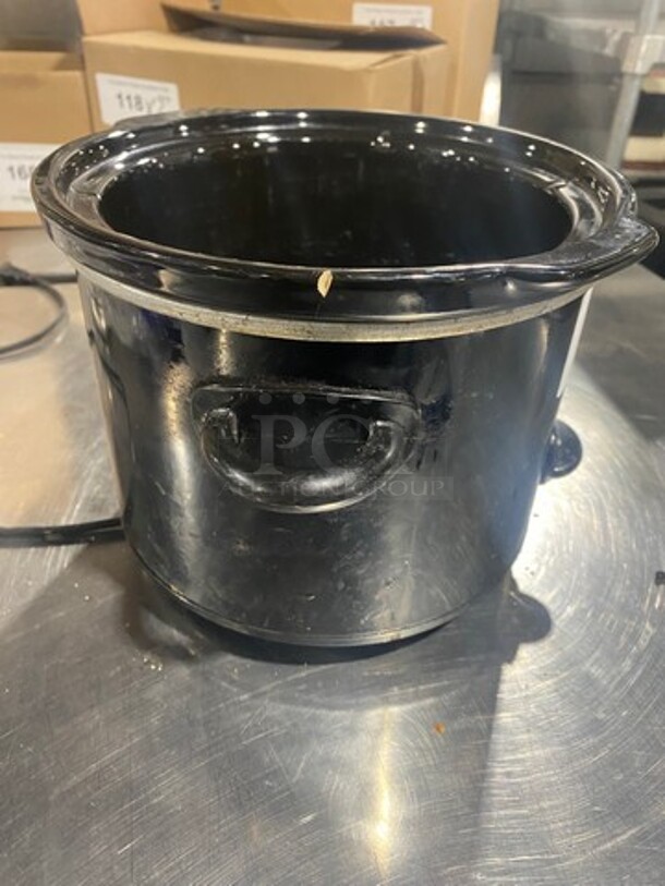 Crock Pot Countertop Slow Cooker! With 3QT Capacity! Model: SCR300B - Image 2 of 10