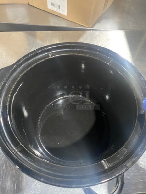 Crock Pot Countertop Slow Cooker! With 3QT Capacity! Model: SCR300B - Image 6 of 10