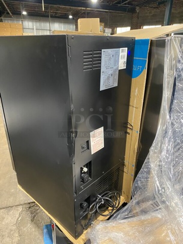 NEW! OUT OF THE BOX! SCRATCH-N-DENT! Danby Undercounter Ice Maker! Model: DIM32D1BSSPR - Image 3 of 9