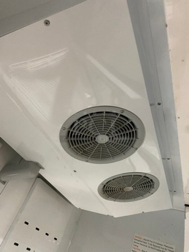 MIGALI 2 Section Glass Door Merchandiser Freezer W/ Poly Coated Racks! Model C-49FM-HC Serial C-49FM-HC00317061300920007 115V/60Hz/1 Phase   - Image 7 of 9