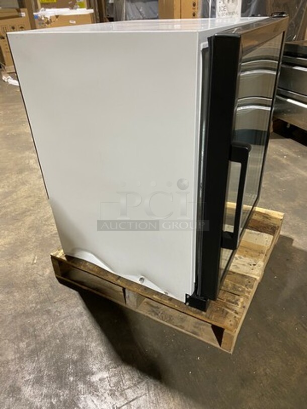 NICE! SCRATCH-N-DENT! Ojeda Commercial Countertop Display Case Cooler Merchandiser! Model: CTFH3 SN: 082806138929Y 120V 60HZ 1 Phase - Image 3 of 11