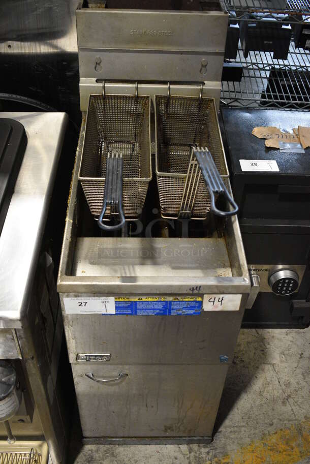 Pitco Frialator Model 40C+SS Stainless Steel Commercial Floor Style Natural Gas Powered Deep Fat Fryer w/ 2 Metal Fry Baskets. 15.5x30x42