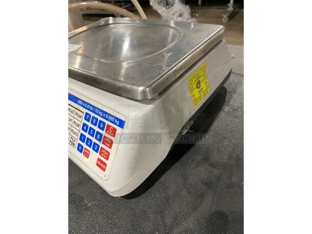 Detecto D30 Computing Scale. Stainless Steel Platform. Front and Rear Backlit LCD Displays! - Image 2 of 6