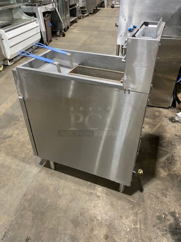 Atosa Commercial Natural Gas Powered Deep Fat Fryer! With 2 Metal Frying Baskets! All Stainless Steel! On Legs! - Image 4 of 8