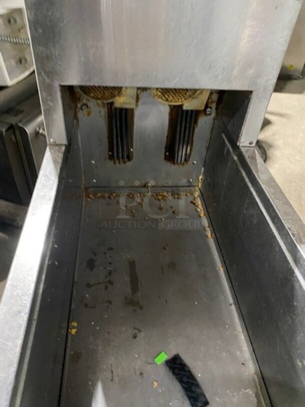 Pitco Commercial Electric Powered Crisp-N-Hold/Fry Warmer Dumping Station! With Backsplash! All Stainless Steel! On Legs! Model: PCF14 SN: E17LB077231 120V 60HZ 1 Phase - Image 5 of 8