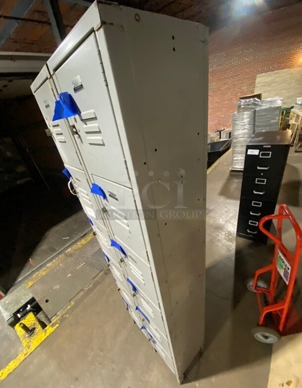 Metal 12 Cubby Locker! - Image 2 of 5