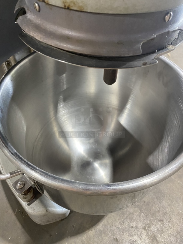 Hobart Legacy HL200 Metal Commercial Countertop! Planetary Dough Mixer w/ Stainless Steel Mixing Bowl!100-120 Volts, 1 Phase SN:31-1501-777! - Image 5 of 11