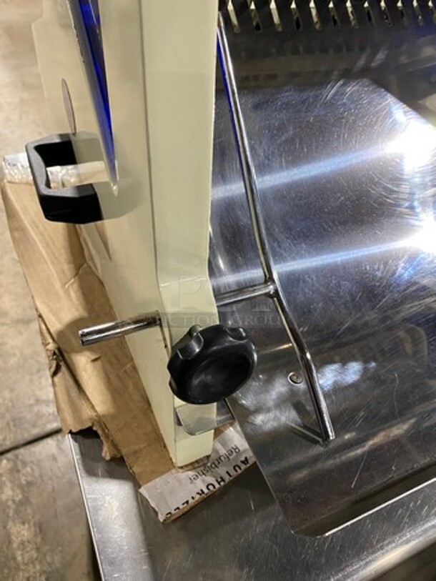 SWEET! Doyon Commercial Countertop Bread Loaf Slicer! Model: SM302 SN: DYN1201065 120V 60HZ 1 Phase - Image 7 of 11