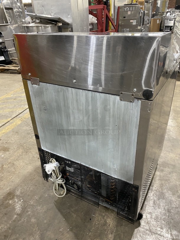 TURBOAIR Stainless Steel Commercial Sandwich Salad/Prep Table! On Casters! Model MST-28 115V/60Hz - Image 4 of 9