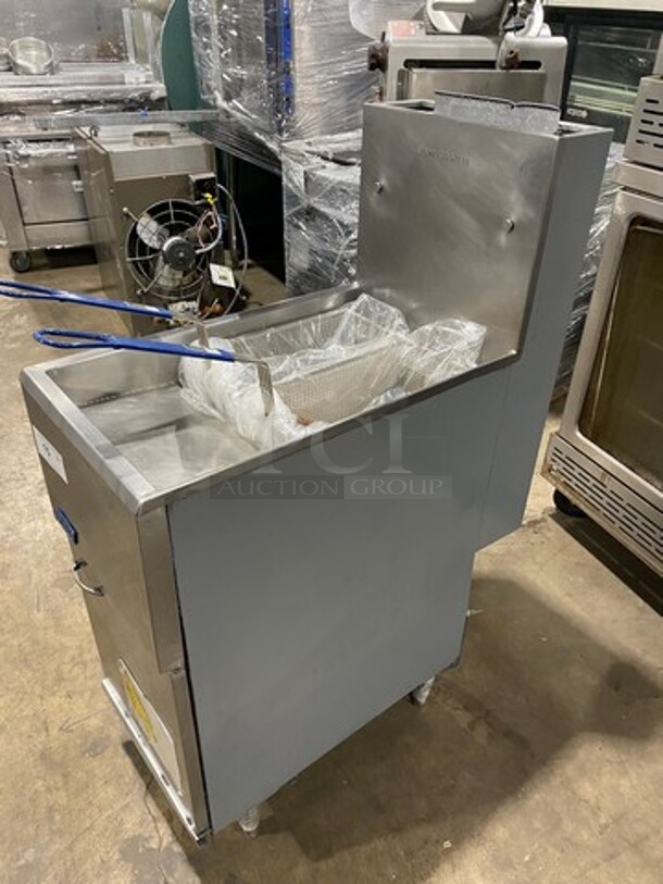 Pitco Commercial Natural Gas Powered Deep Fat Fryer! With 2 Metal Frying Baskets! All Stainless Steel! On Legs! Model: 35C SN: G11JC041453 - Image 4 of 9