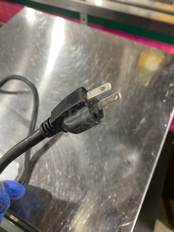 Cadco Unox Electric Powered Commercial Countertop Convection Oven! With View Through Door! Stainless Steel! WORKING WHEN REMOVED! Roberta Series Model: XAF003 - Image 8 of 8