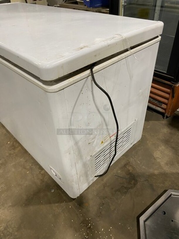 Omcan Commercial Reach Down Chest Freezer/ Cooler! With Hinged Top Lid! Model: BD412 110V - Image 2 of 8