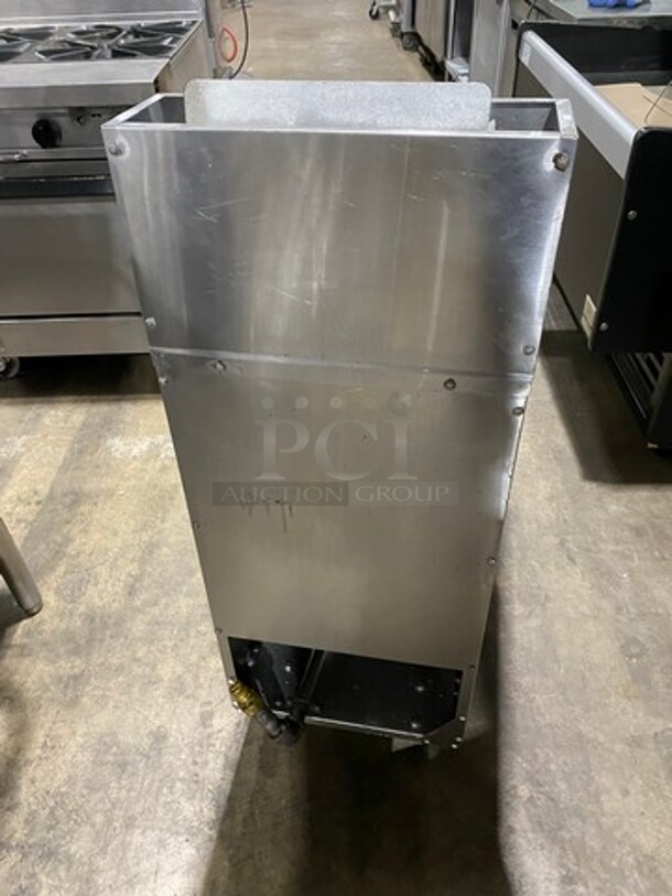 Atosa Commercial Natural Gas Powered Deep Fat Fryer! With Backsplash! With 2 Metal Frying Baskets! All Stainless Steel! On Legs! Model: ATFS40 - Image 3 of 9