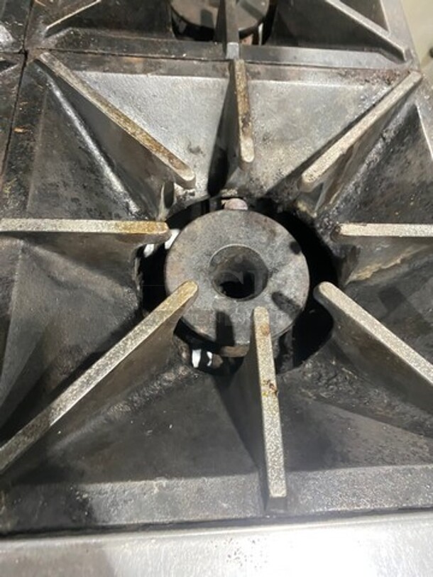 Commercial Natural Gas Powered 6 Burner Stove! With Raised Back Splash And Salamander Shelf! With Oven Underneath! All Stainless Steel! On Legs! - Image 6 of 10