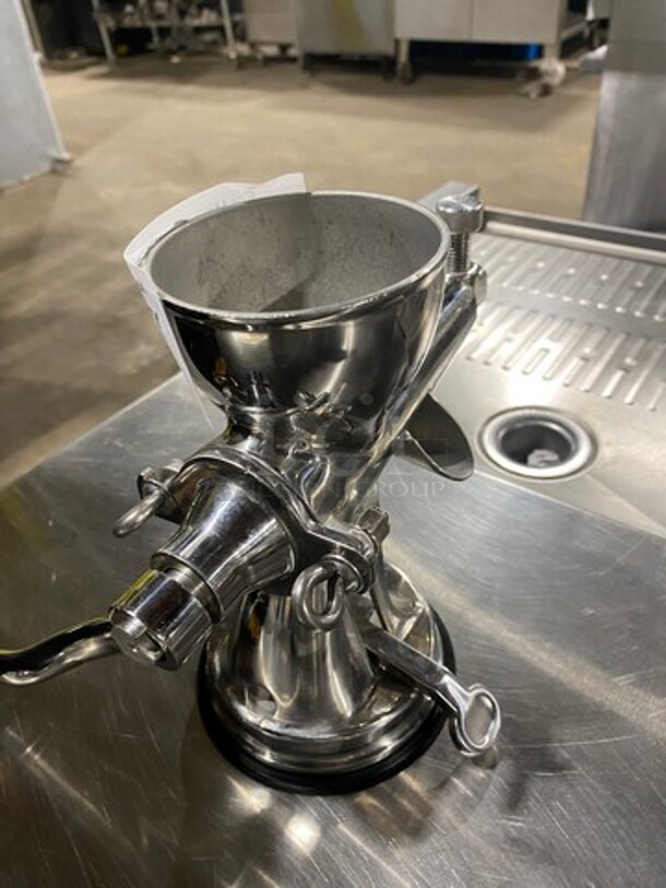Vevor Commercial Countertop Manual Meat Grinder! - Image 3 of 6