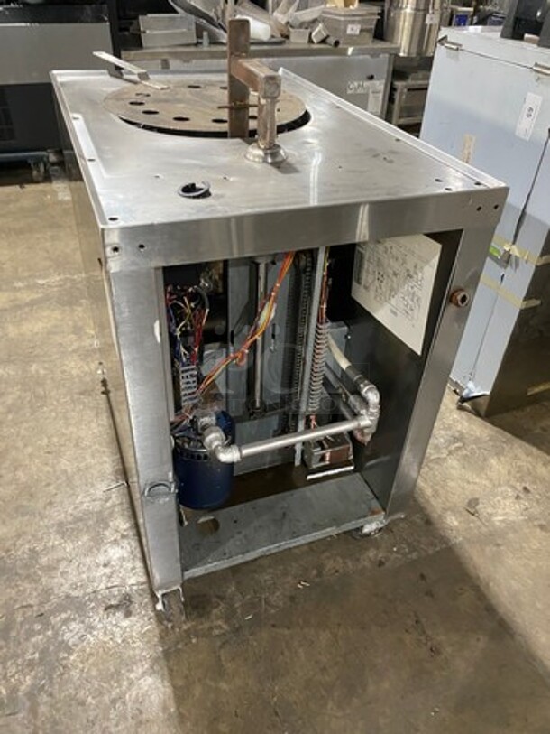 WOW! Giles Electric Powered Heavy Duty Open Fryer! With Automatic Lift And Basket! With Oil Filter System! Model: GEF400 SN: A909240817 208V 60HZ 3 Phase - Image 4 of 9