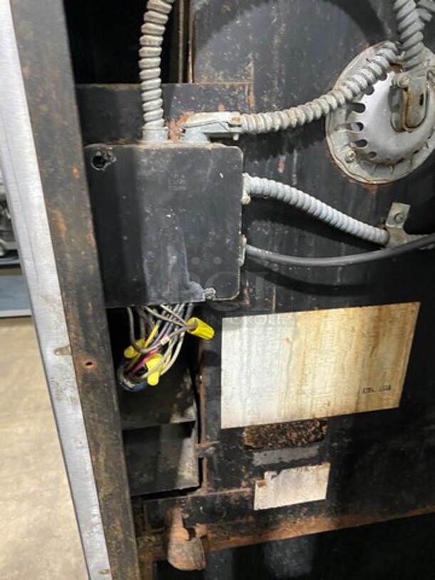 Blodgett Commercial Single Deck Convection Oven! With View Through Doors! Metal Oven Racks! With Closed Storage Space Underneath! All Stainless Steel! On Legs! - Image 9 of 9