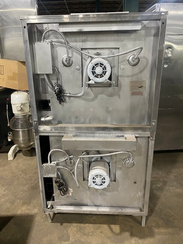 Blodgett Stainless Steel Commercial Gas-Powered Full-Size Convection Ovens w/ Solid Doors and Thermostatic Controls! 2X Your Bid Makes One Unit! - Image 3 of 9