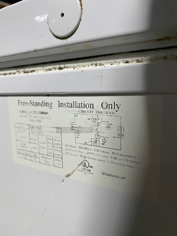 General Electric White Commercial Chest Freezer/ Cooler! With Hinged Top Lid! - Image 7 of 8