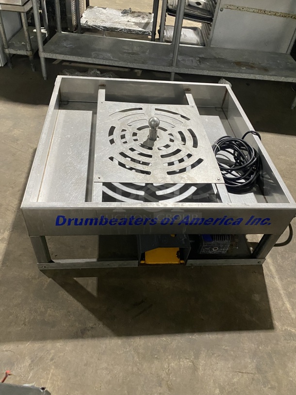 Drum Beaters All Stainless Steel Commercial Trash Can Washer! Model: TCW-100 SN:3809 1PH! On Legs! Eletric Powered! - Image 4 of 11