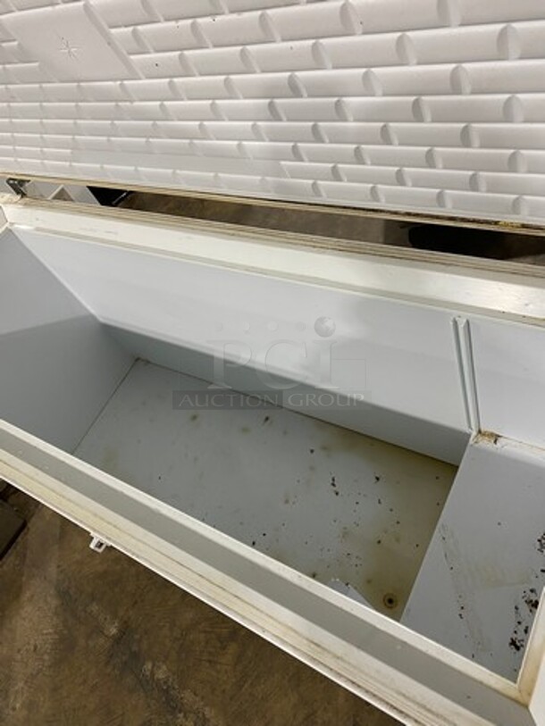 Arctiko Commercial Reach Down Chest Freezer! With Hinged Top Lid! Model: SF500 SN: 20170852996 120V - Image 5 of 8