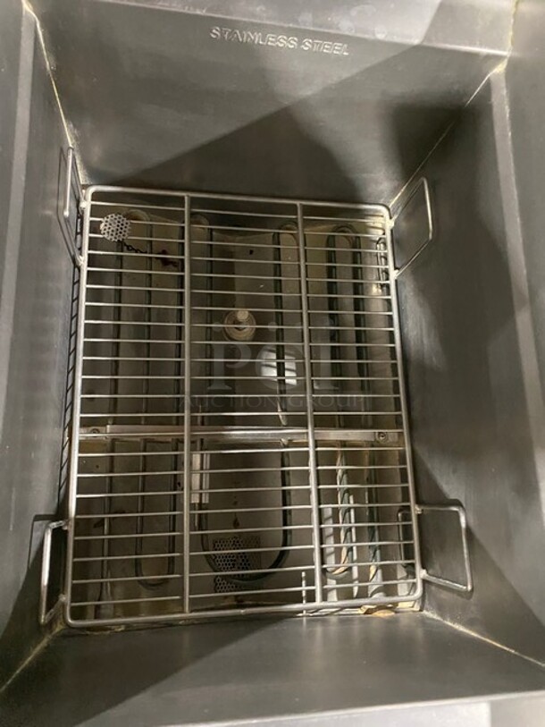 Late Model! 2017 Pitco Solstice Supreme Stainless Steel Commercial Floor Style Pasta Cooker With Digital Control! On Legs! Working When Removed! MODEL SSPE14 SN:E17HA051296 208V 1PH  - Image 5 of 9