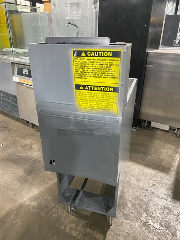 Sierra Commercial Natural Gas Powered   Deep Fat Fryer! With 2 Metal Frying Baskets! All Stainless Steel! Model SRF35 Serial 200101702! On Legs! - Image 3 of 9