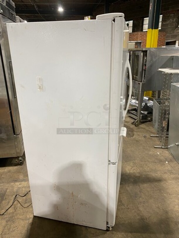 Whirlpool Half Cooler Half Freezer Combo Unit! Model: EB9SHKXVQ05 SN: K33217785 115V - Image 2 of 10