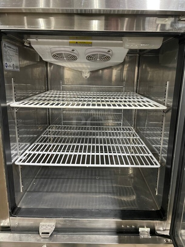 Sweet! Everest Commercial Reach In Dual Temp Refrigerator/Freezer Combo! All Stainless Steel! With Poly Coated Racks! On Casters! 115V 1 Phase! Model: ESRFH2 SN: BSRFH214040001! - Image 5 of 11