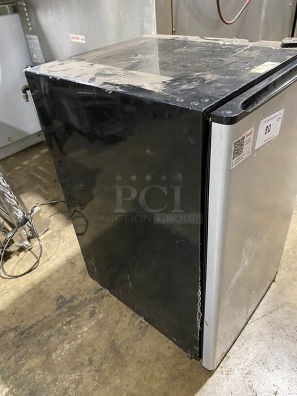 Magic Chef Mini Cooler! MODEL HMR440SE 115V  - Image 2 of 8