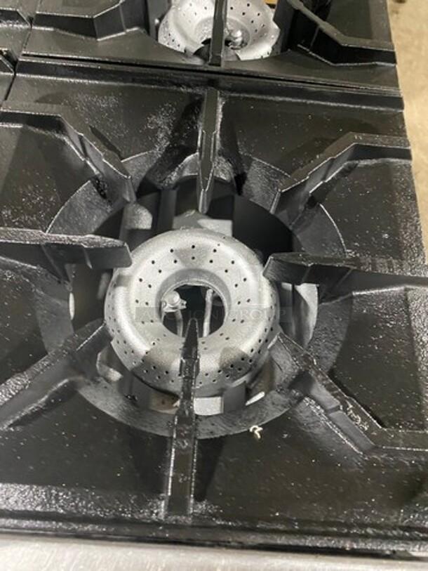 American Range Commercial Natural Gas Powered 4 Burner Stove! With Raised Back Splash And American Range Salamander! With Oven Underneath! All Stainless Steel! On Legs! - Image 6 of 10