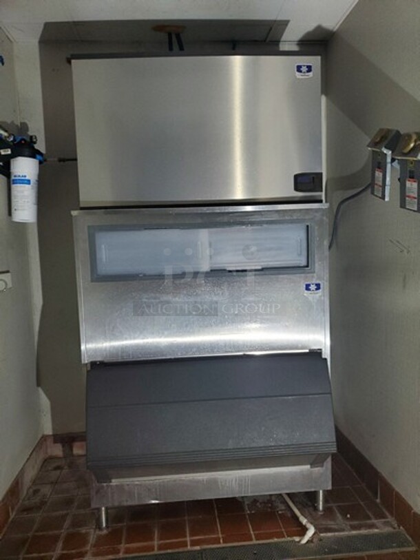 MANITOWOC Ice Machine W/ Ice Storage Bin|208-230 Volts|Buyer is responsible to Remove from Original Location   